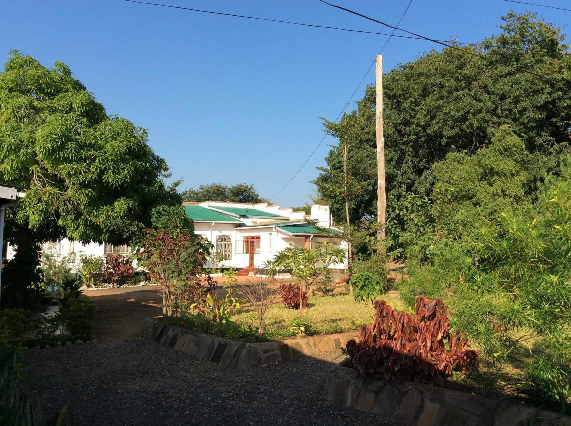 Tabonina Guesthouse Livingstone Exterior photo